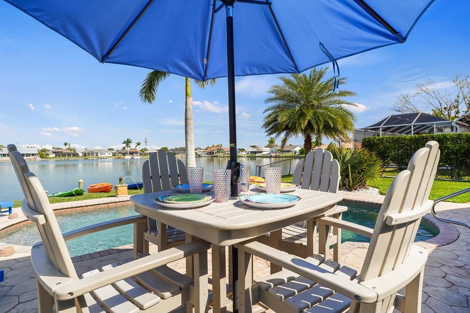 Patio, Natural landscape, View (from property/room), Balcony/Terrace, Dining area, Garden view, Lake view, Pool view, Swimming pool, sunbed