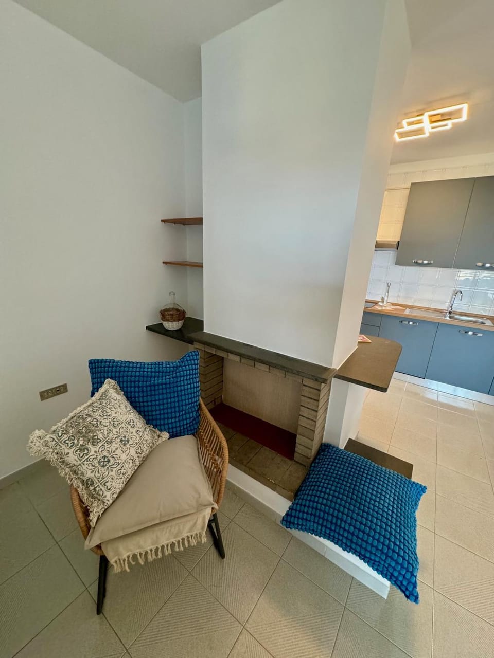 Kitchen or kitchenette, Living room, fireplace