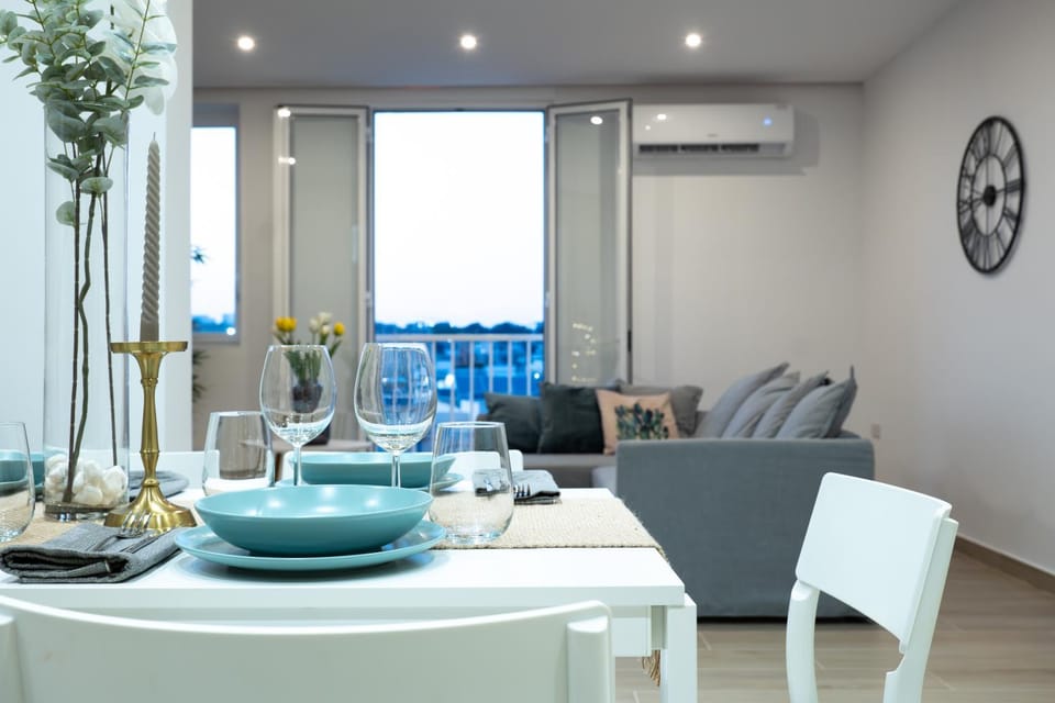 Living room, Seating area, Dining area, air conditioner