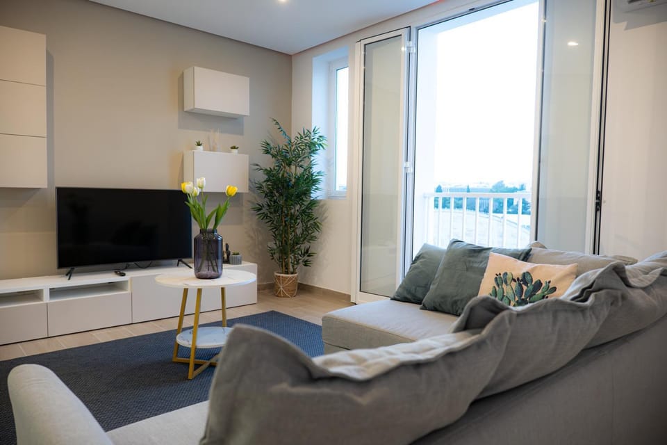 Communal lounge/ TV room, TV and multimedia, Living room, Seating area, Evening entertainment