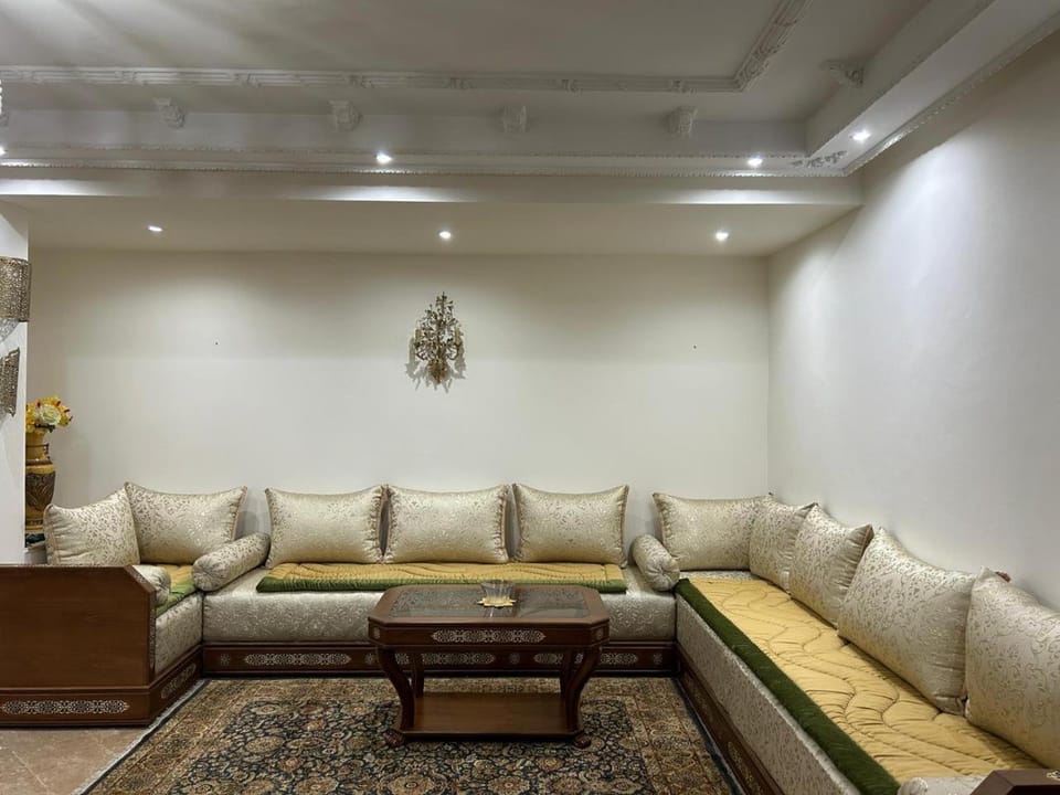 Charming Moroccan-Style Apartment with Terrace Apartment in Tangier
