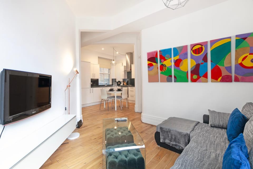 Kitchen or kitchenette, Living room, Seating area