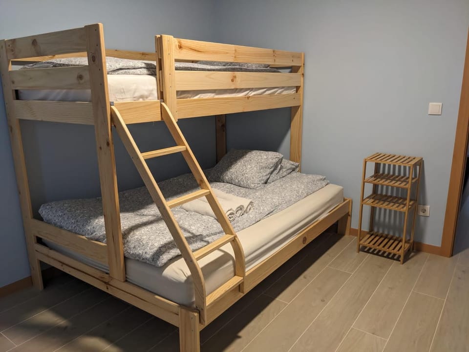 Bedroom, bunk bed