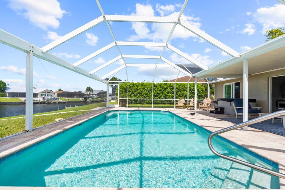 Patio, Day, Balcony/Terrace, Pool view, Swimming pool, Swimming pool, Sports, sunbed