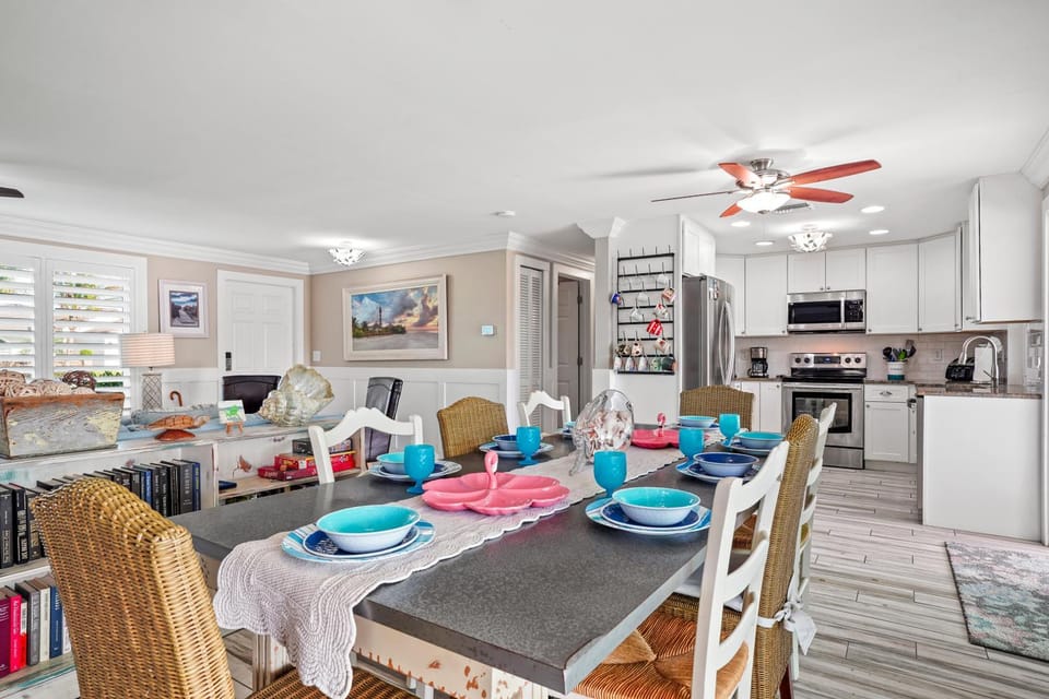 Kitchen or kitchenette, Seating area, Dining area, dishwasher, oven, stove