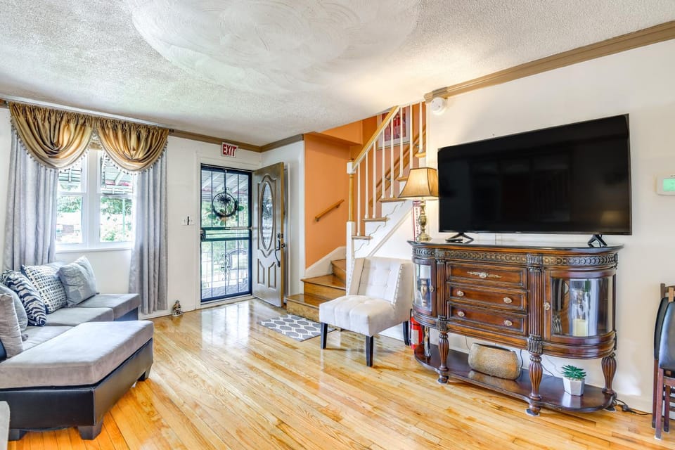 4 Mi to Dtwn: Cozy Townhome in Baltimore! House in Baltimore