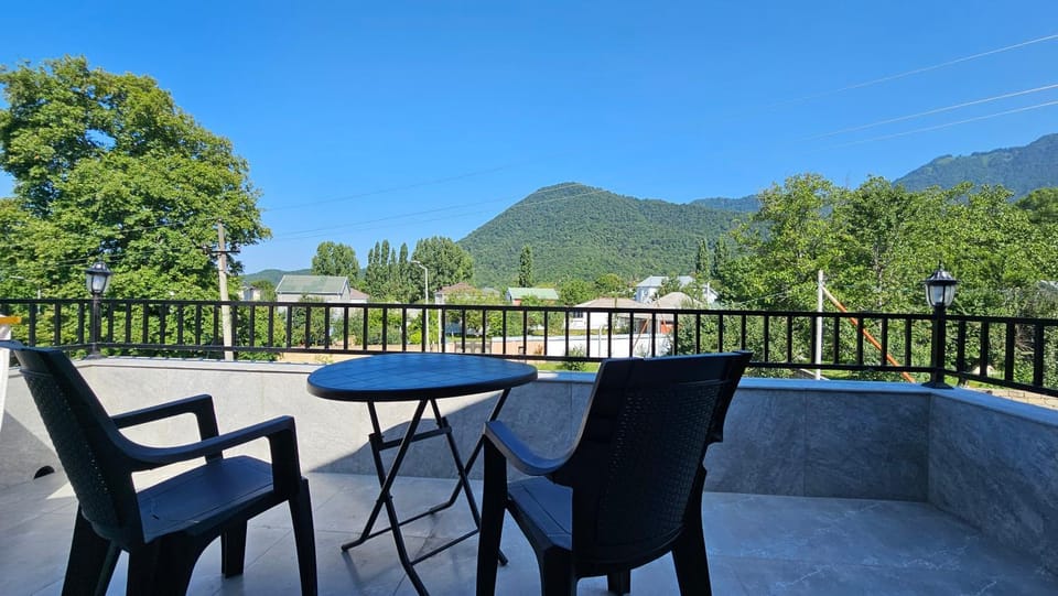 Patio, Off site, Day, Natural landscape, View (from property/room), Balcony/Terrace, Balcony/Terrace, Dining area, Mountain view