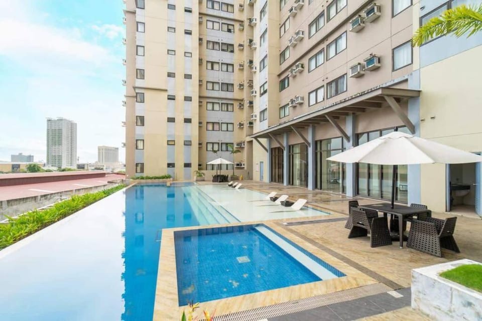 Condo , WIFI up to 100mbps , Infinity Pool Apartment in Lapu-Lapu City