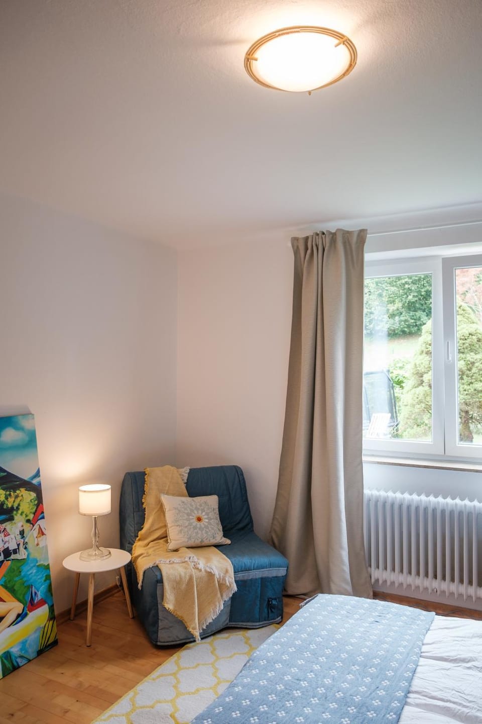 Bed, Seating area, Bedroom