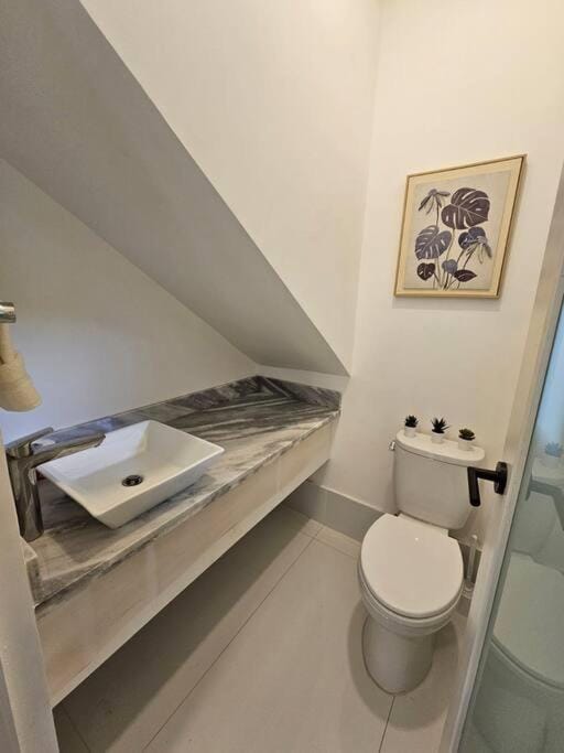 Choose To Be Happy at The GAIA 2-Bedroom w Pool Apartment in Kingston