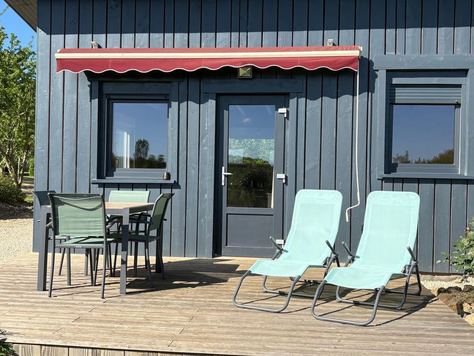 Chalet au calme avec terrasse sur belle propriété House in Bourgogne-Franche-Comté