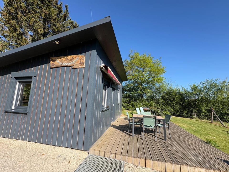 Chalet au calme avec terrasse sur belle propriété House in Bourgogne-Franche-Comté