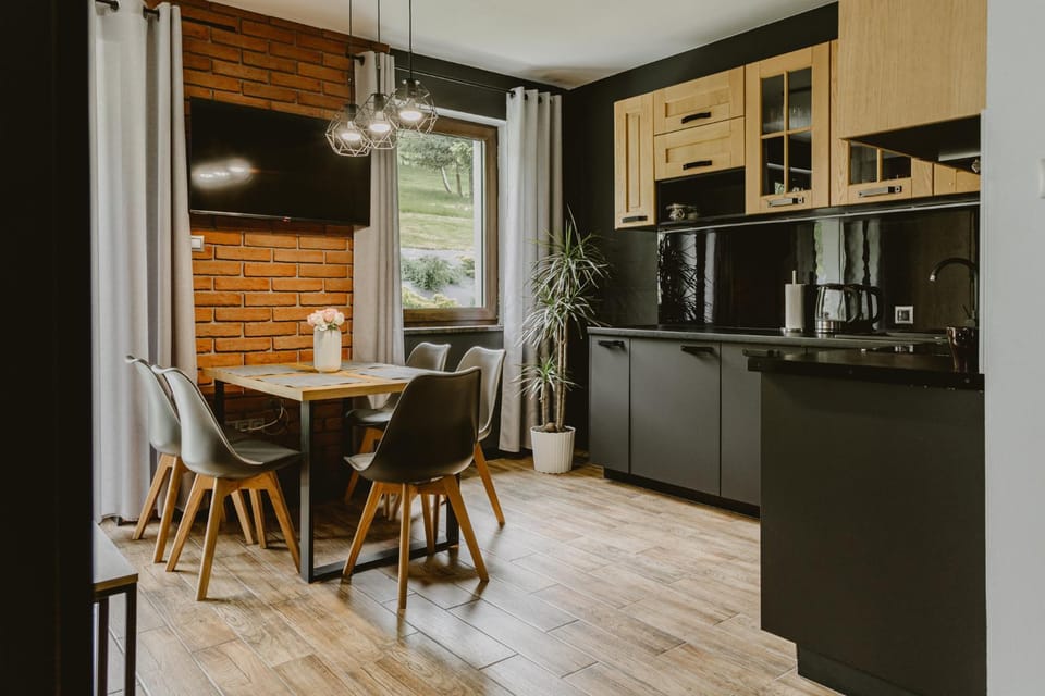 Kitchen or kitchenette, Dining area, stove