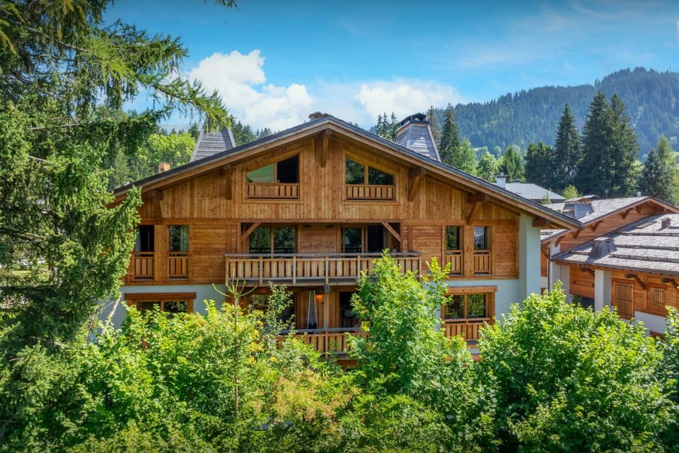 Property building, Spring, Off site, Day, Natural landscape, Mountain view