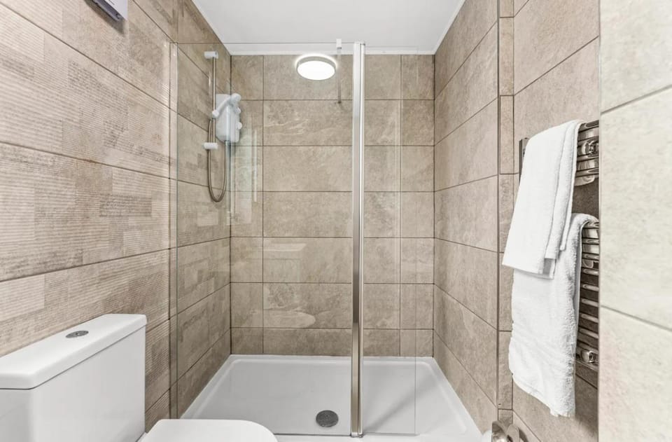 Shower, Bathroom, towels