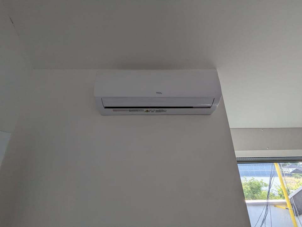 Bedroom, air conditioner