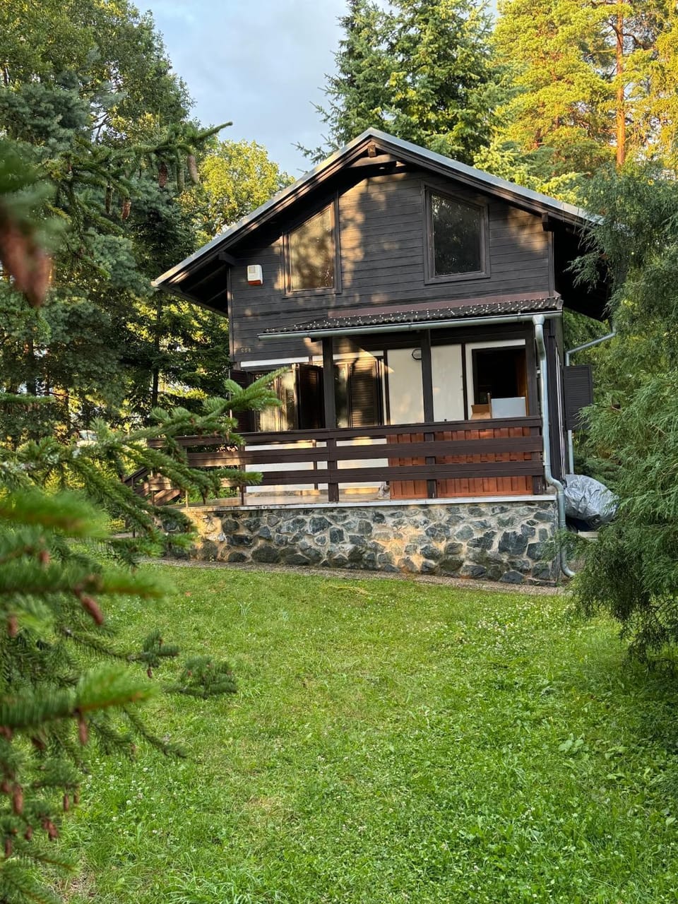 Property building, Spring, Day, Natural landscape, Garden, Garden view, Sunset, Family