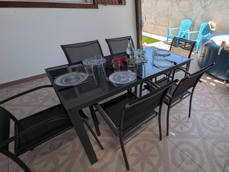 Patio, BBQ facilities, Hot Tub, Dining area