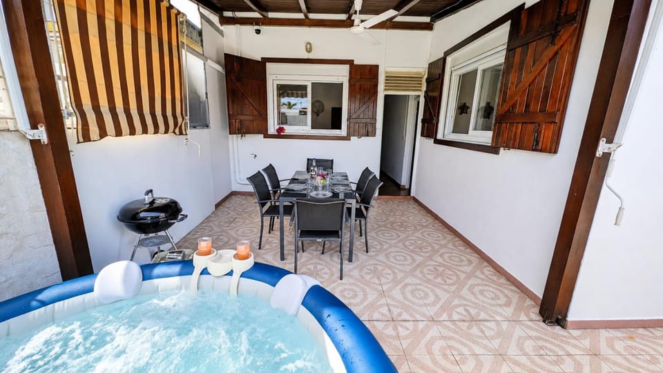 Patio, BBQ facilities, Hot Tub, Dining area