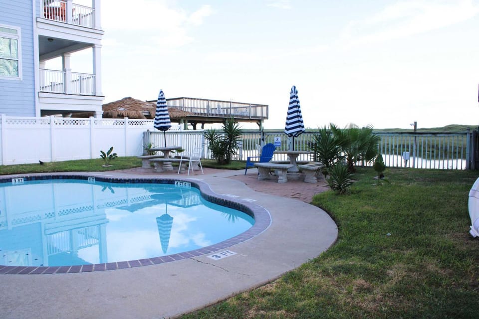 Pool with Canal views Minutes 2 beach BBQ Pit Apartment in North Padre Island