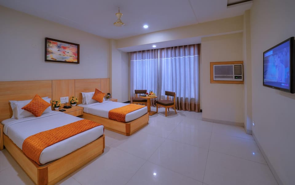Bed, Photo of the whole room, Bedroom, air conditioner