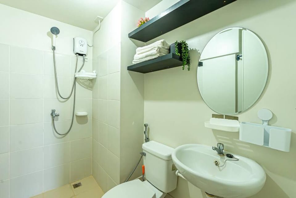 Condo - WIFI up to 100mbps - Pool - Netflix&Chill Apartment in Cebu City