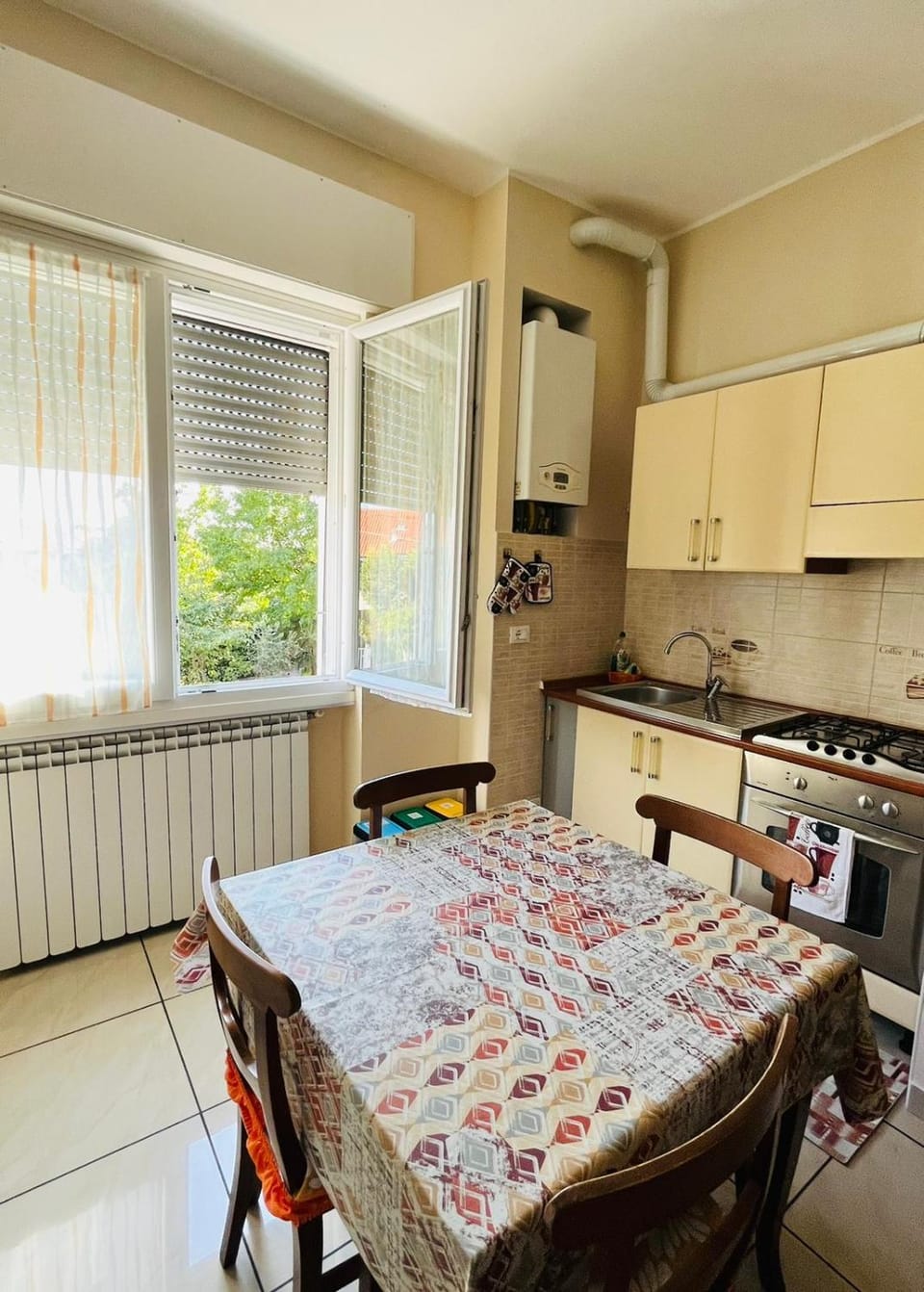 Kitchen or kitchenette, Living room, Dining area, pet friendly, stove