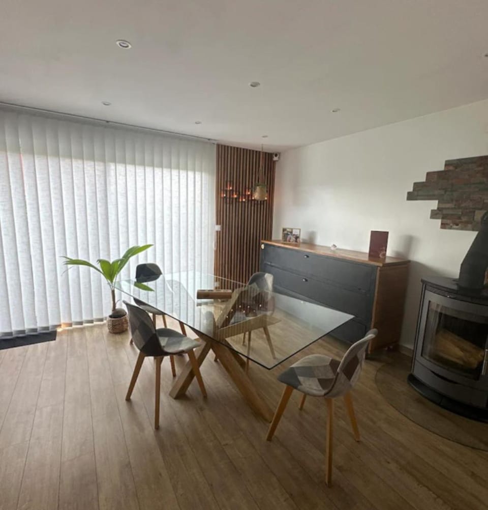 Une Chambre disponible pour la nuit dans une maison individuelle de plain pied à ANNEZIN Vacation rental in Hauts-de-France
