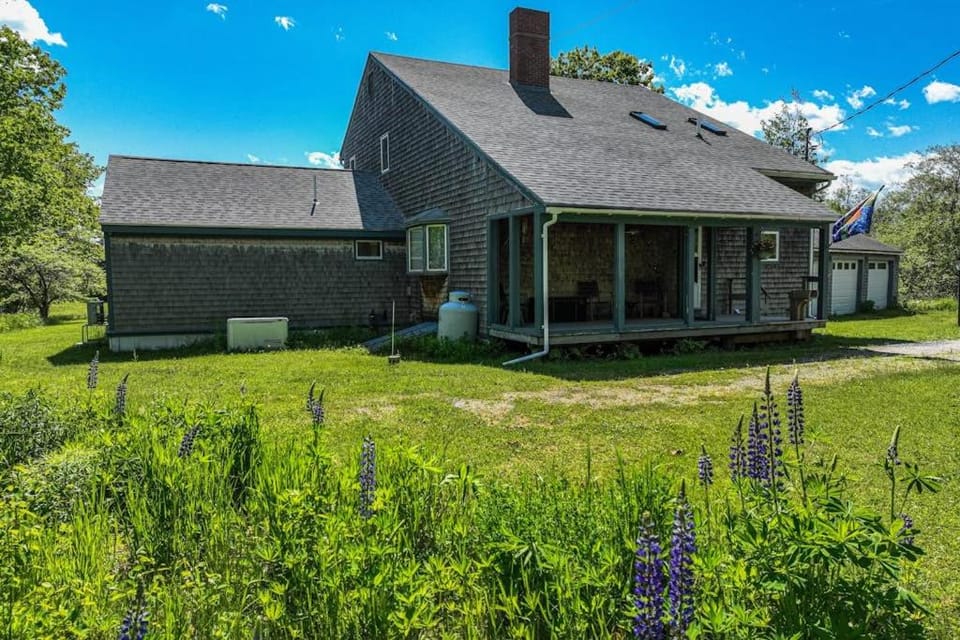 Property building, Day, Natural landscape, Garden, Garden view