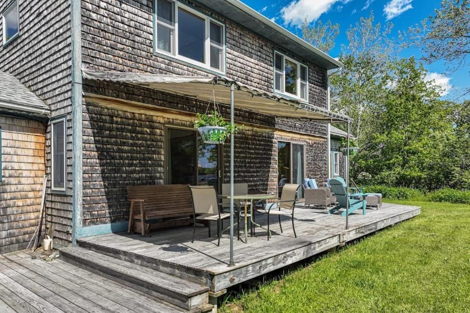 Property building, Patio, Day, Garden, View (from property/room), Balcony/Terrace