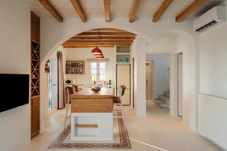 Seating area, kitchen