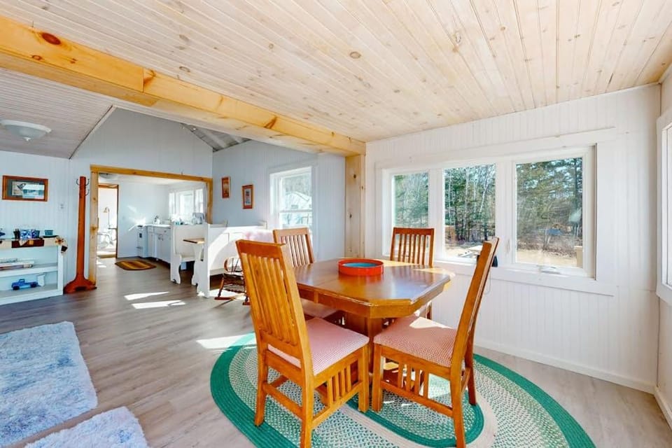Seating area, Dining area
