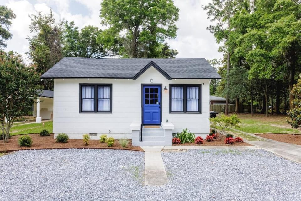 The Peacock - Artsy East Hill Getaway Villa in Pensacola