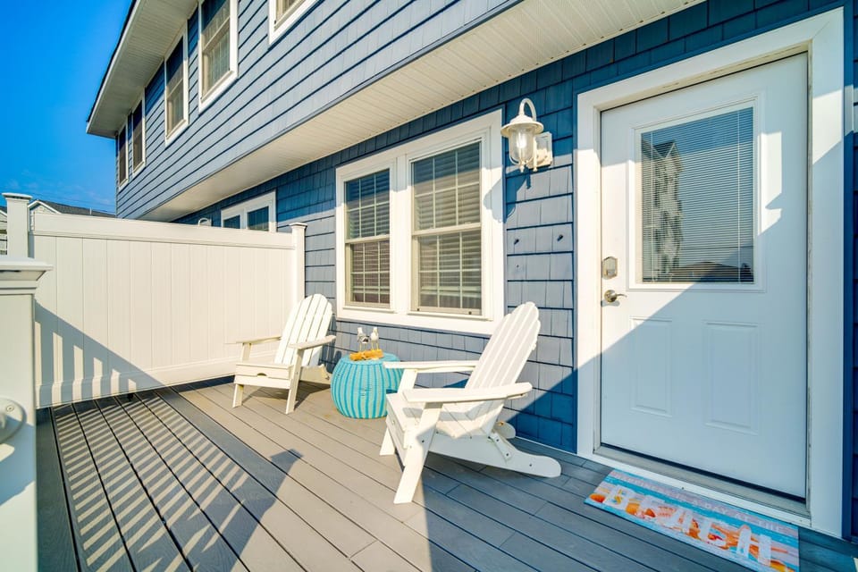 Bright Brigantine Townhome: Steps to Beach Access! House in Brigantine
