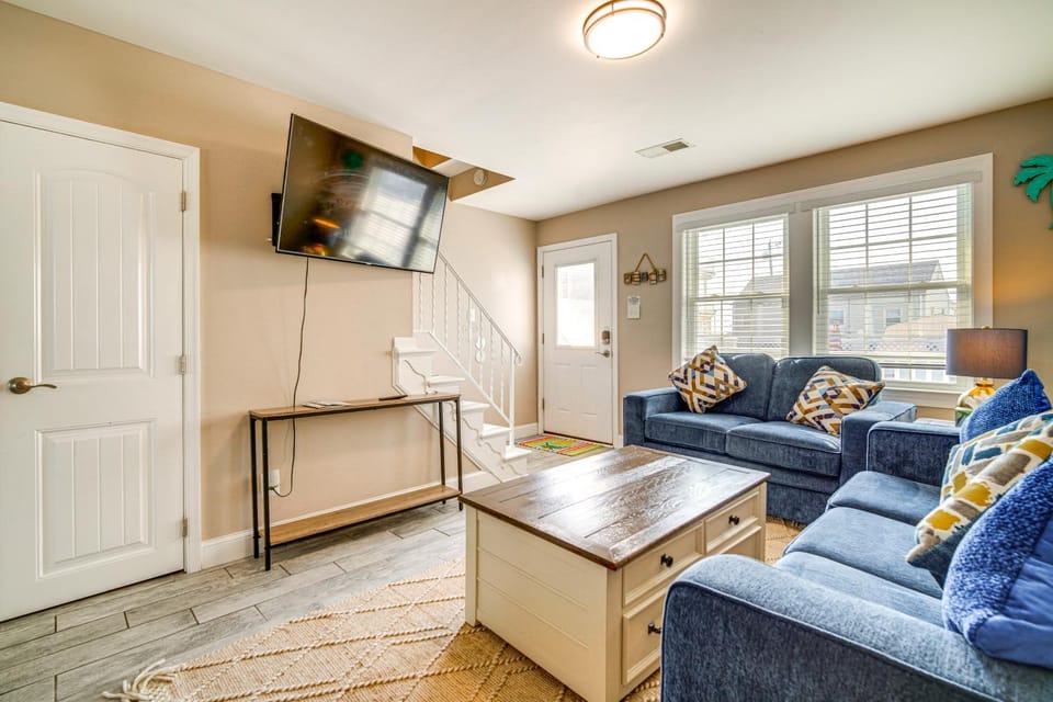 Bright Brigantine Townhome: Steps to Beach Access! House in Brigantine