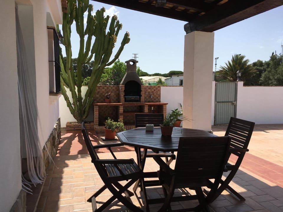 Casa Rural Elena Roche Viejo solo familias y parejas House in La Janda