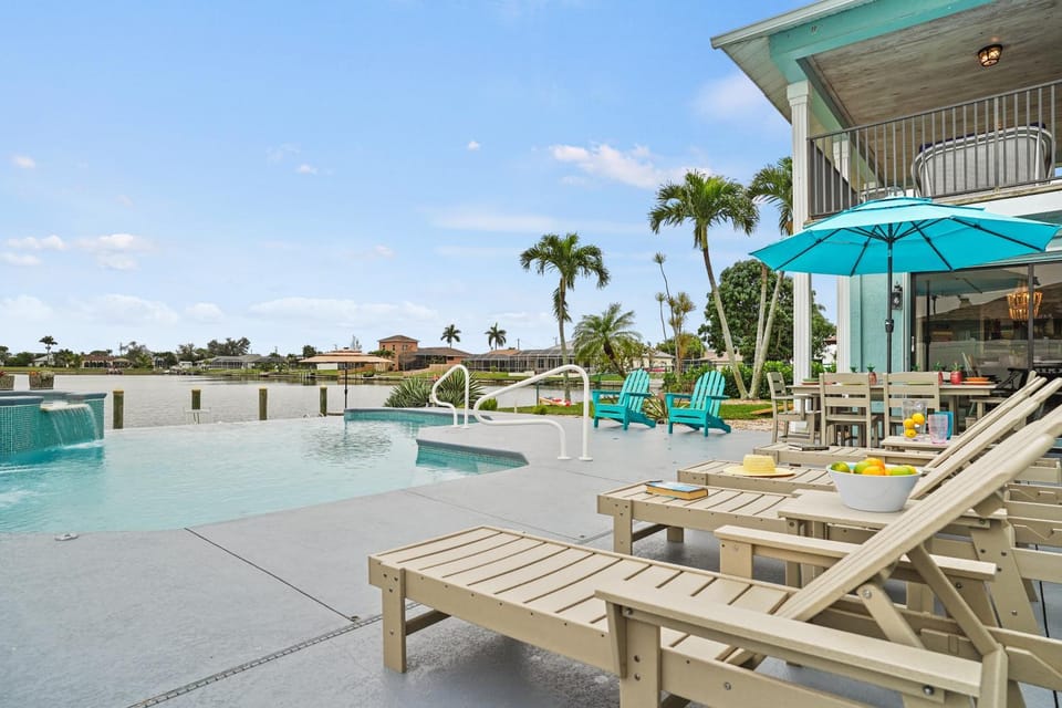 Property building, Patio, Day, View (from property/room), Balcony/Terrace, Balcony/Terrace, Spa and wellness centre/facilities, Lake view, Pool view, Swimming pool, sunbed