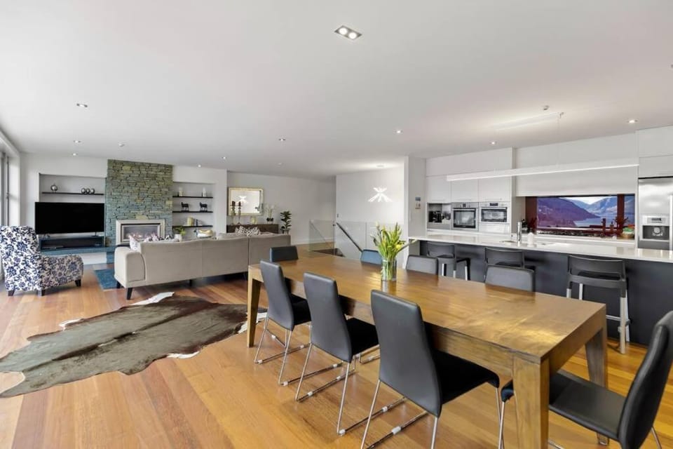 Catalina Apt 1 - amazing views and walk to town Apartment in Queenstown