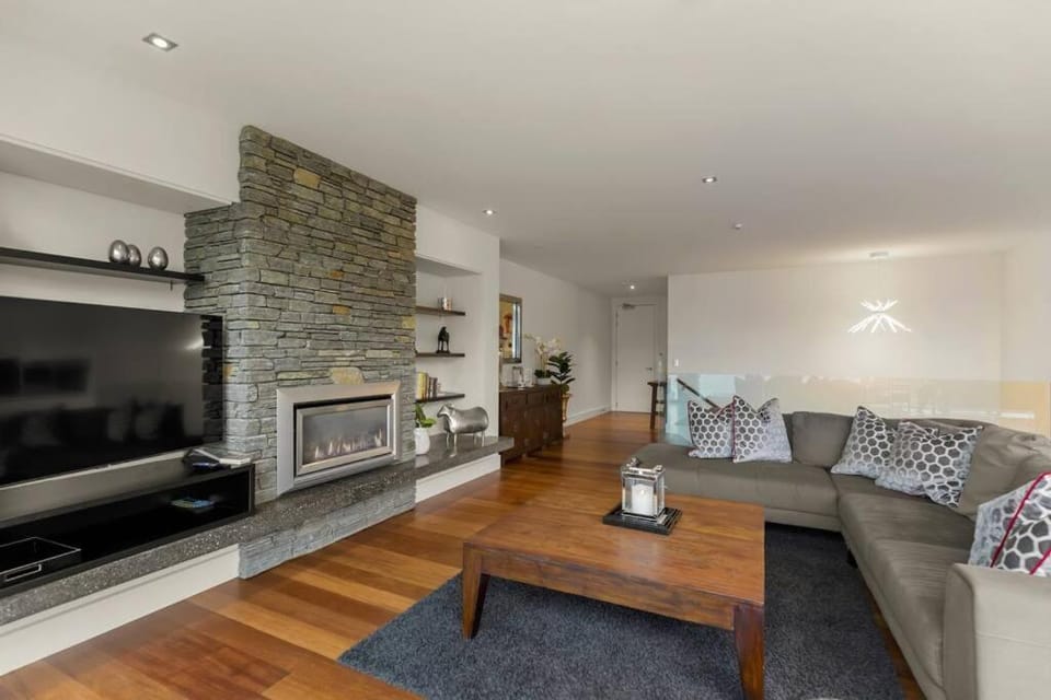 Catalina Apt 1 - amazing views and walk to town Apartment in Queenstown