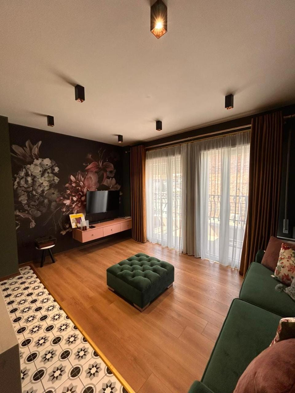 TV and multimedia, Seating area