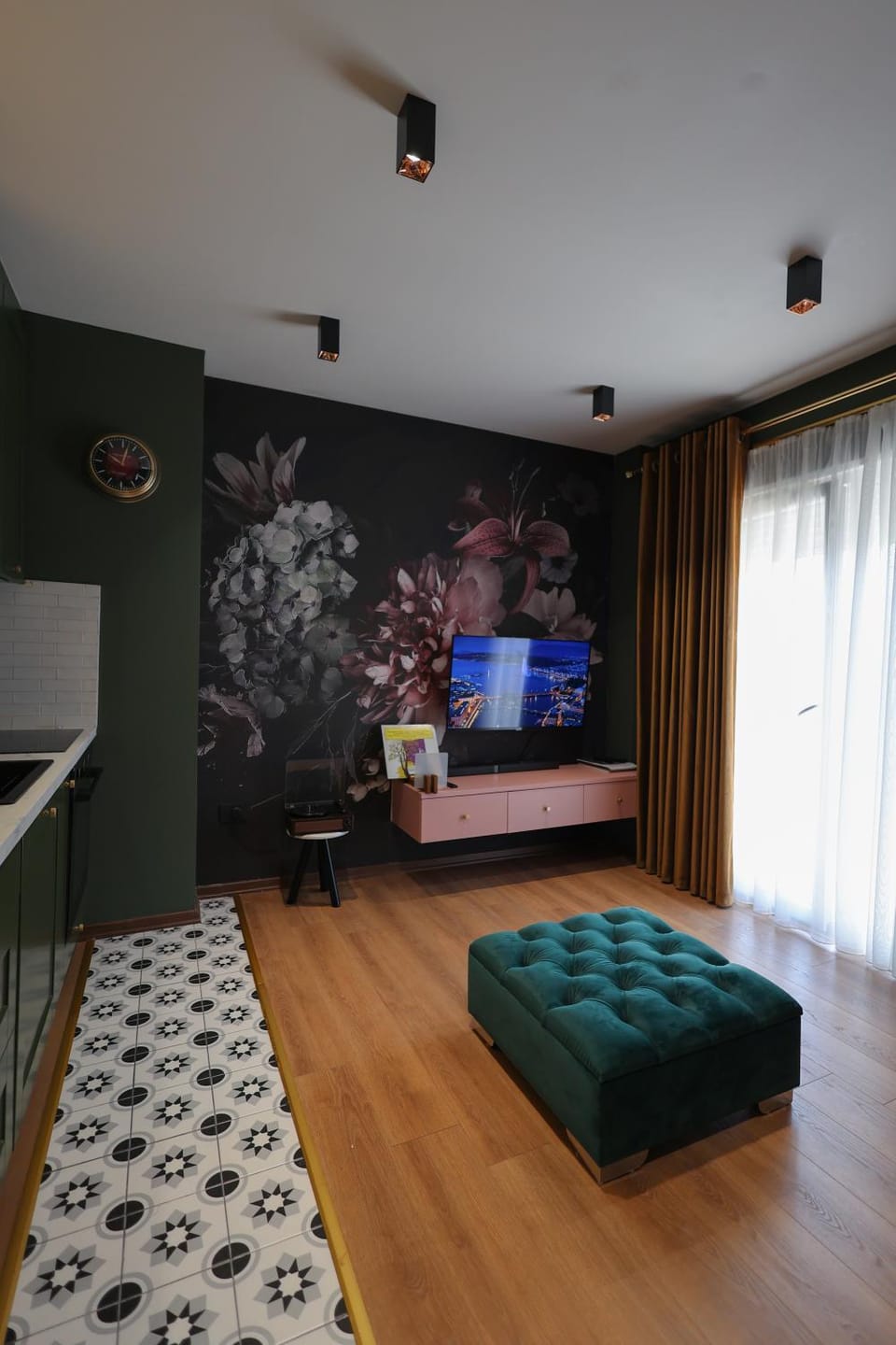 Communal lounge/ TV room, Living room, Seating area, Evening entertainment