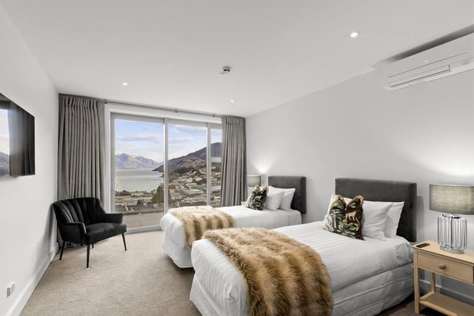 catalina-apt-6-central-penthouse-apt-lake-views Apartment in Queenstown
