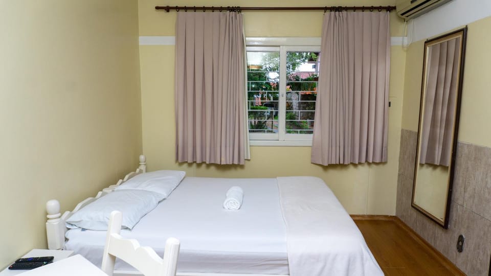 Bed, Photo of the whole room, towels