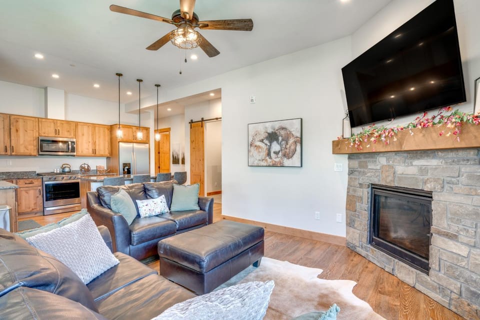 Fraser Adventure Base! Condo Near Hiking & River House in Fraser
