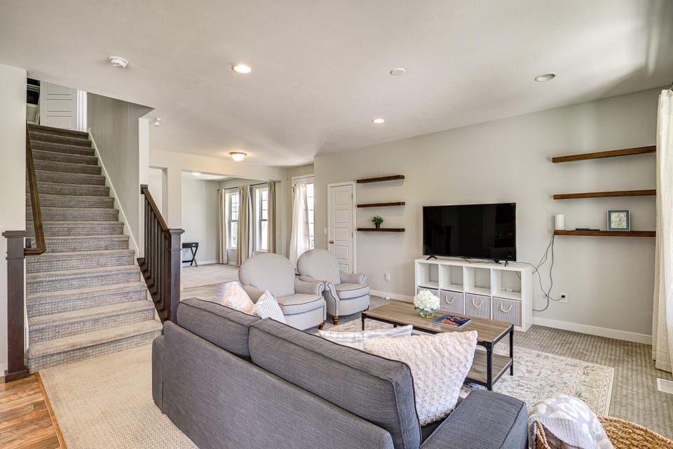 4 Mi to The District: Family Home w/ Tennis Access House in South Jordan