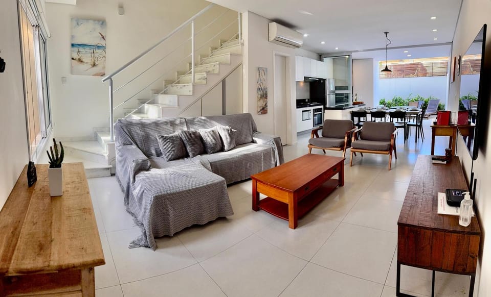 TV and multimedia, Living room, Dining area