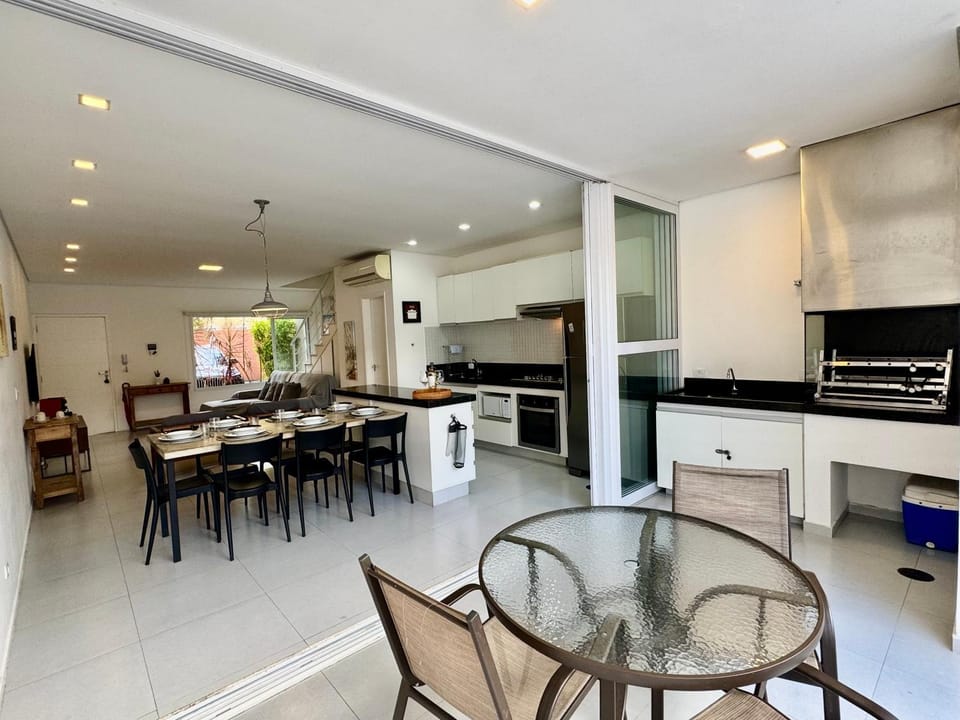 BBQ facilities, Seating area, Dining area, oven, stove, kitchen