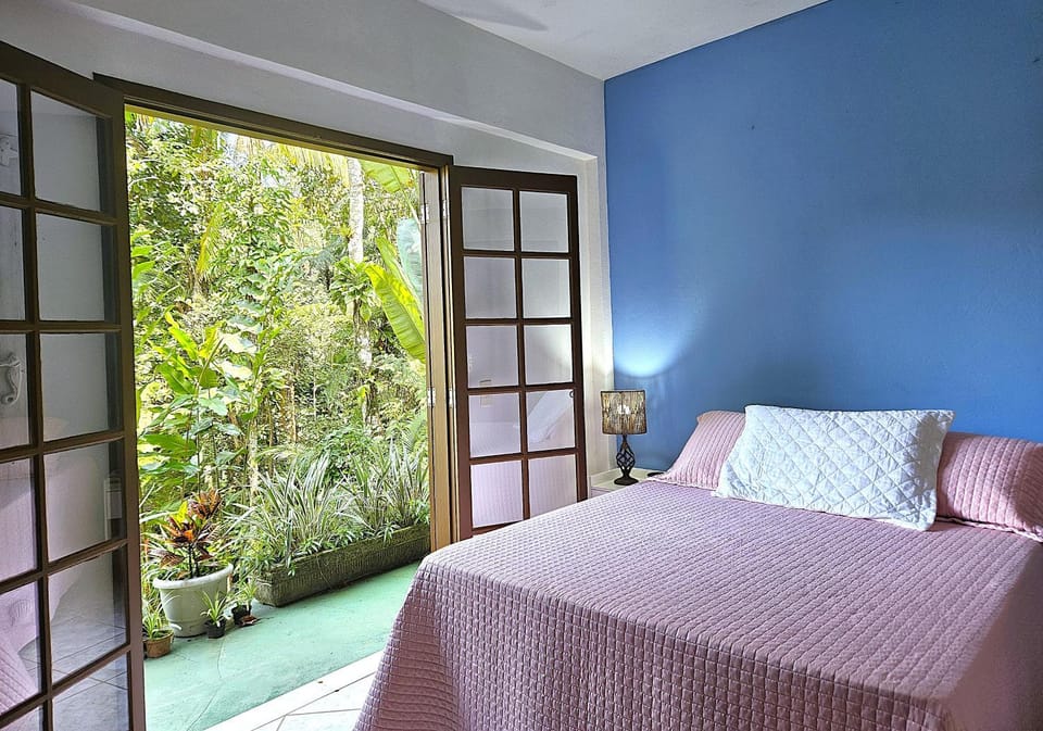 Photo of the whole room, Bedroom, Garden view