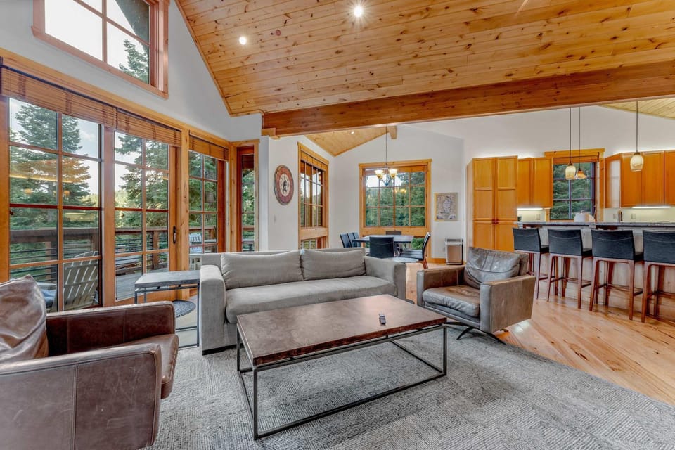 Northstar Hideaway-Private Hot Tub, Shuttle Access House in Sierra Nevada