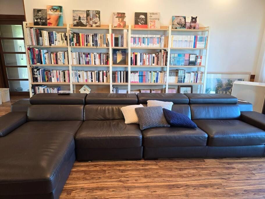 Library, Living room, Seating area